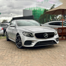 
										Mercedes-Benz E-class 200 full									
