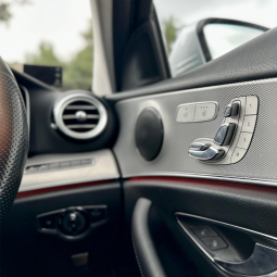 
										Mercedes-Benz E-class 200 full									