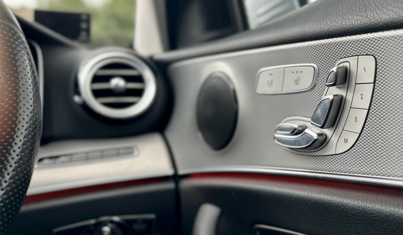 
								Mercedes-Benz E-class 200 full									