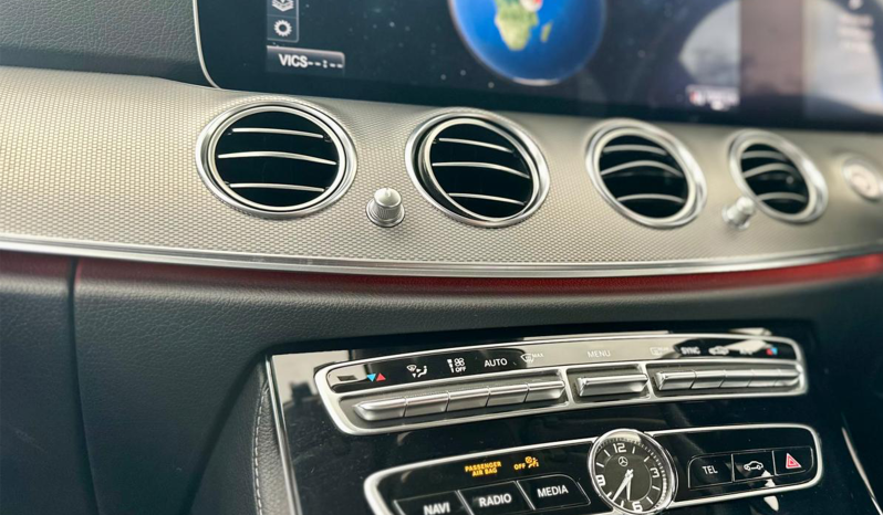 
								Mercedes-Benz E-class 200 full									