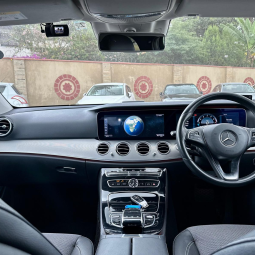 
										Mercedes-Benz E-class 200 full									