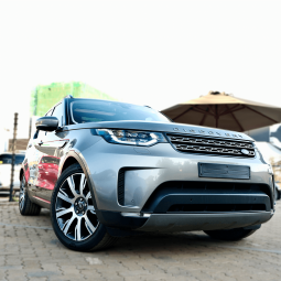 
										Land Rover Discovery 5 full									