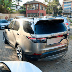 
										Land Rover Discovery 5 full									