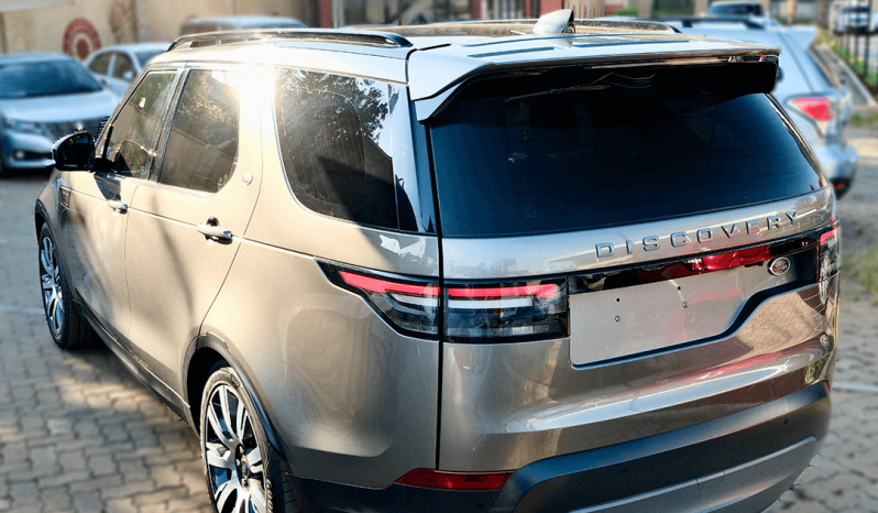 
								Land Rover Discovery 5 full									