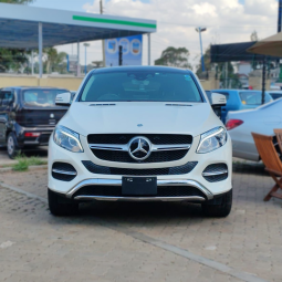 
										Mercedes-Benz GLE350d 4-Matic full									