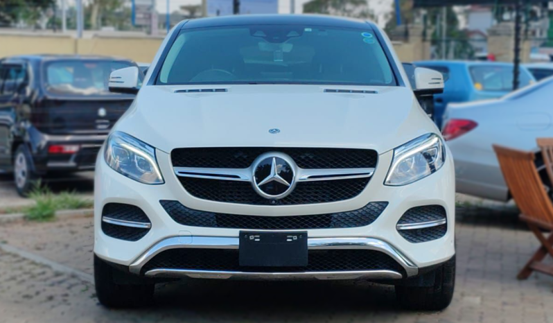 
								Mercedes-Benz GLE350d 4-Matic full									