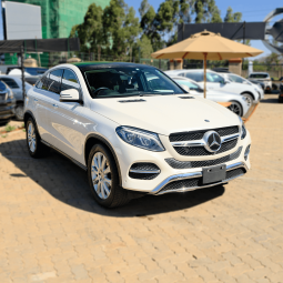 
										Mercedes-Benz GLE350d 4-Matic full									