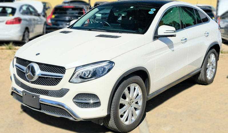 
								Mercedes-Benz GLE350d 4-Matic full									
