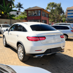 
										Mercedes-Benz GLE350d 4-Matic full									
