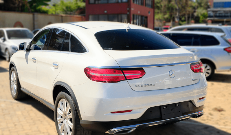 
								Mercedes-Benz GLE350d 4-Matic full									