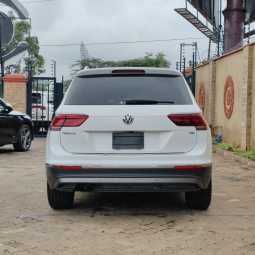 
										Volkswagen Tiguan full									