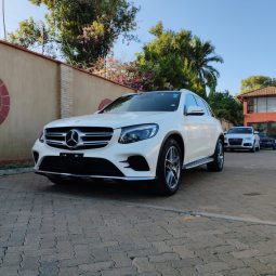 
										Mercedes-Benz GLC220D-4Matic AMG full									