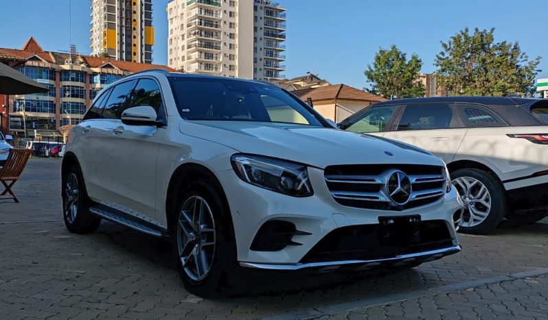 
								Mercedes-Benz GLC220D-4Matic AMG full									