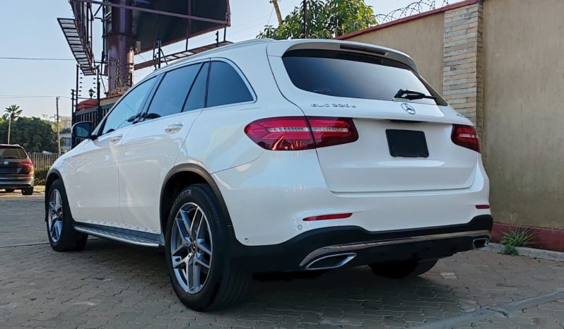 
								Mercedes-Benz GLC220D-4Matic AMG full									