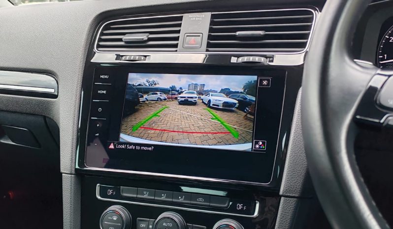 
								Volkswagen Golf full									