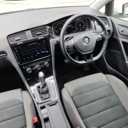 
										Volkswagen Golf full									