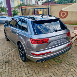 
										Audi Q7 S-Line full									