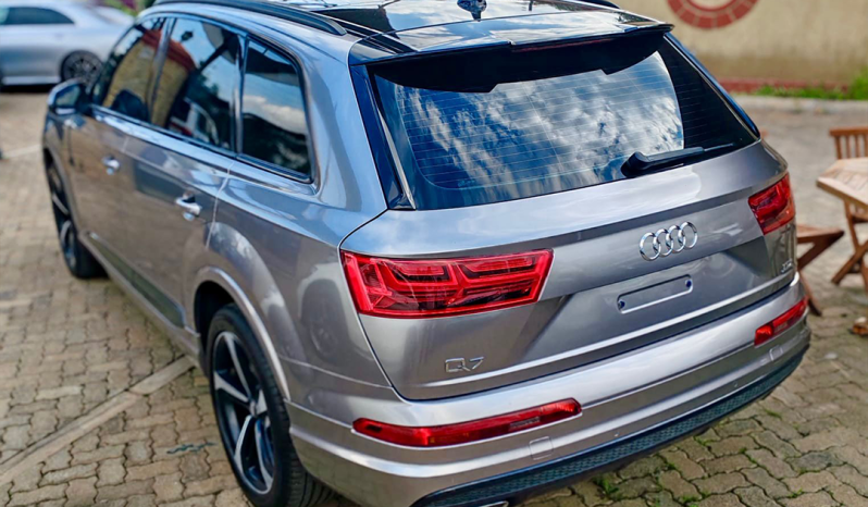 
								Audi Q7 S-Line full									