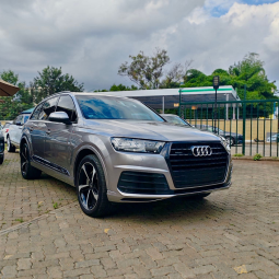 
										Audi Q7 S-Line full									