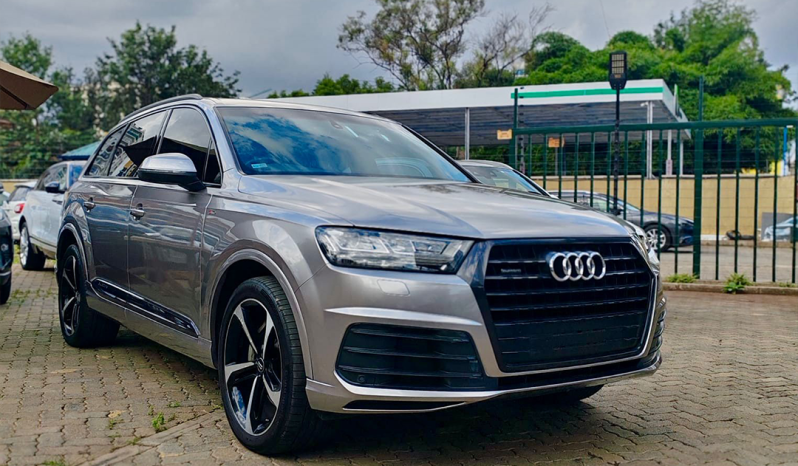 
								Audi Q7 S-Line full									