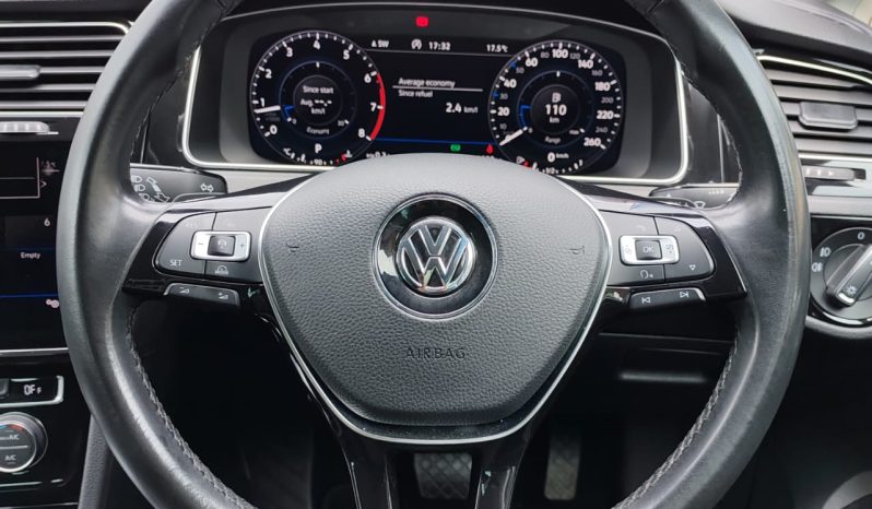 
								Volkswagen Golf full									