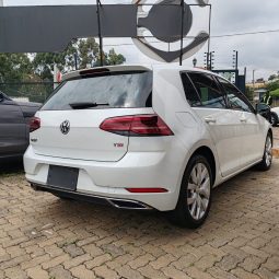 
										Volkswagen Golf full									