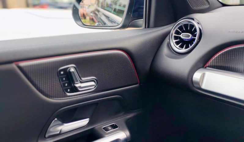 
								Mercedes Benz GLB250 4MATIC full									