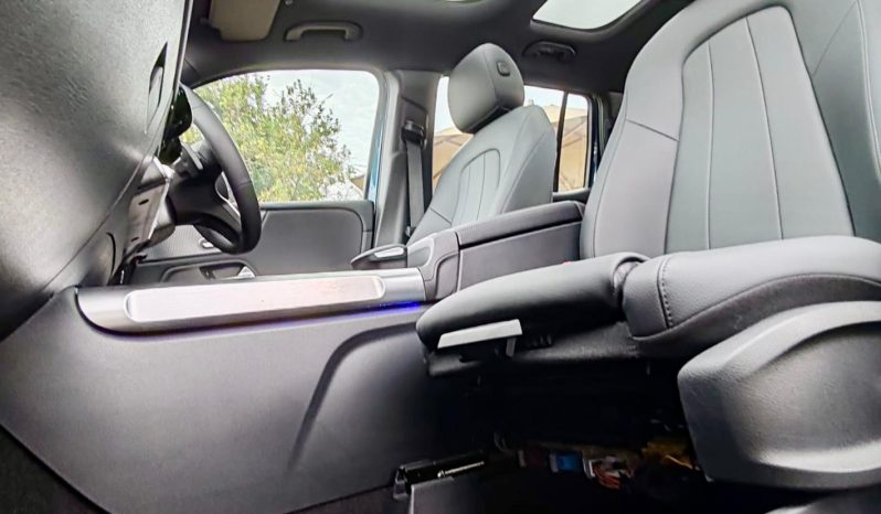 
								Mercedes Benz GLB250 4MATIC full									