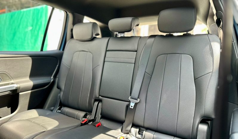 
								Mercedes Benz GLB250 4MATIC full									