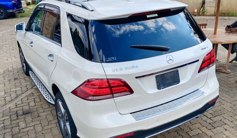 
								Mercedes Benz GLE350d AMG 4MATIC full									